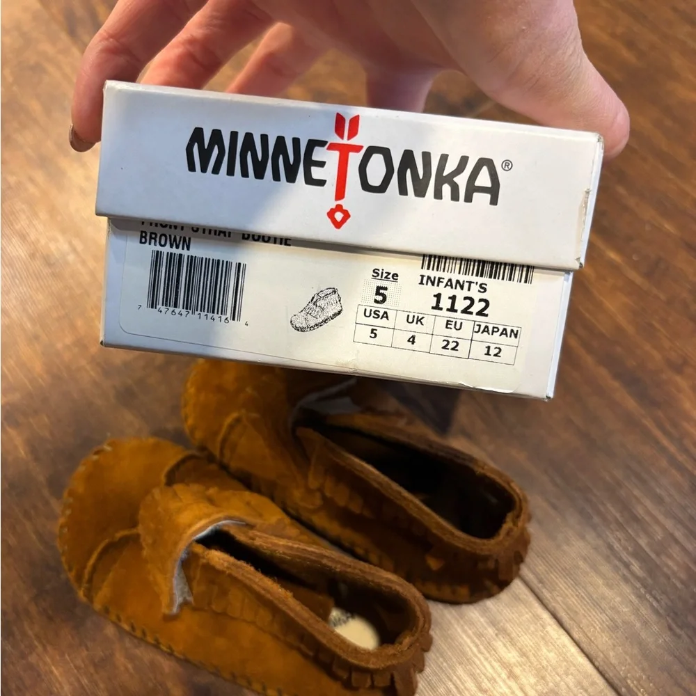 Minnetonka Kids Suede Fringe Moccasins in Chestnut Brown